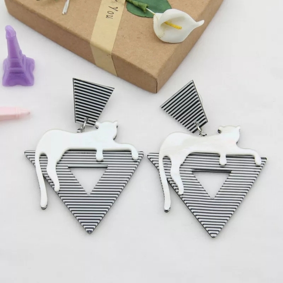 Oversized 80s White Leopard Statement Earrings - Picture 3 of 6